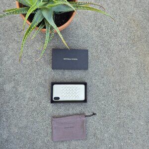 New NIB Bottega Veneta Intrecciato Leather iPhone X Case in Platinum
